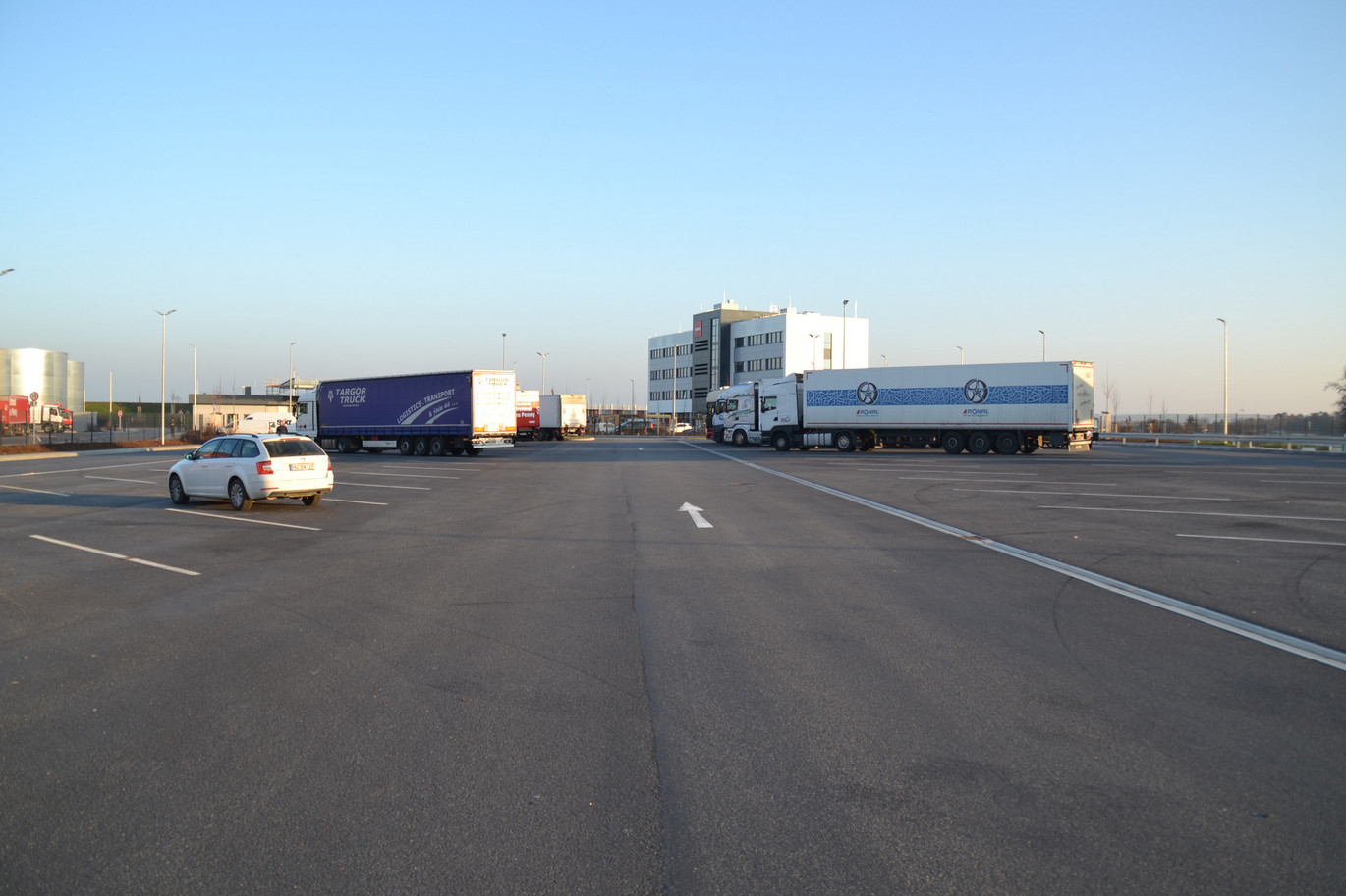 Referenz-penny-logistikzentrum-kronau-parkplatz-pfuhler-rinnen-ACO-pfuhler