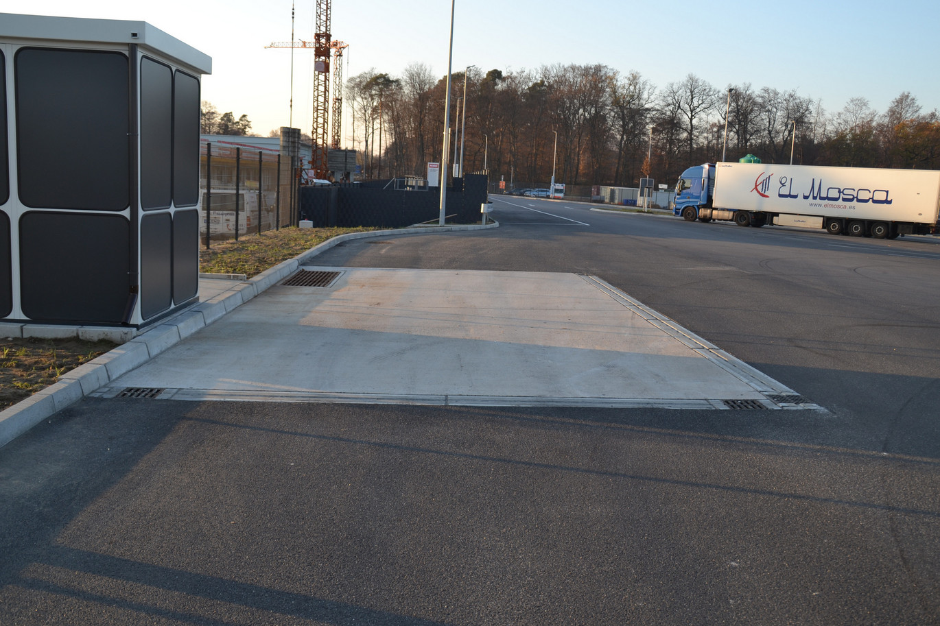 Referenz-penny-logistikzentrum-kronau-sonderflaeche-pfuhler-rinnen-ACO-pfuhler