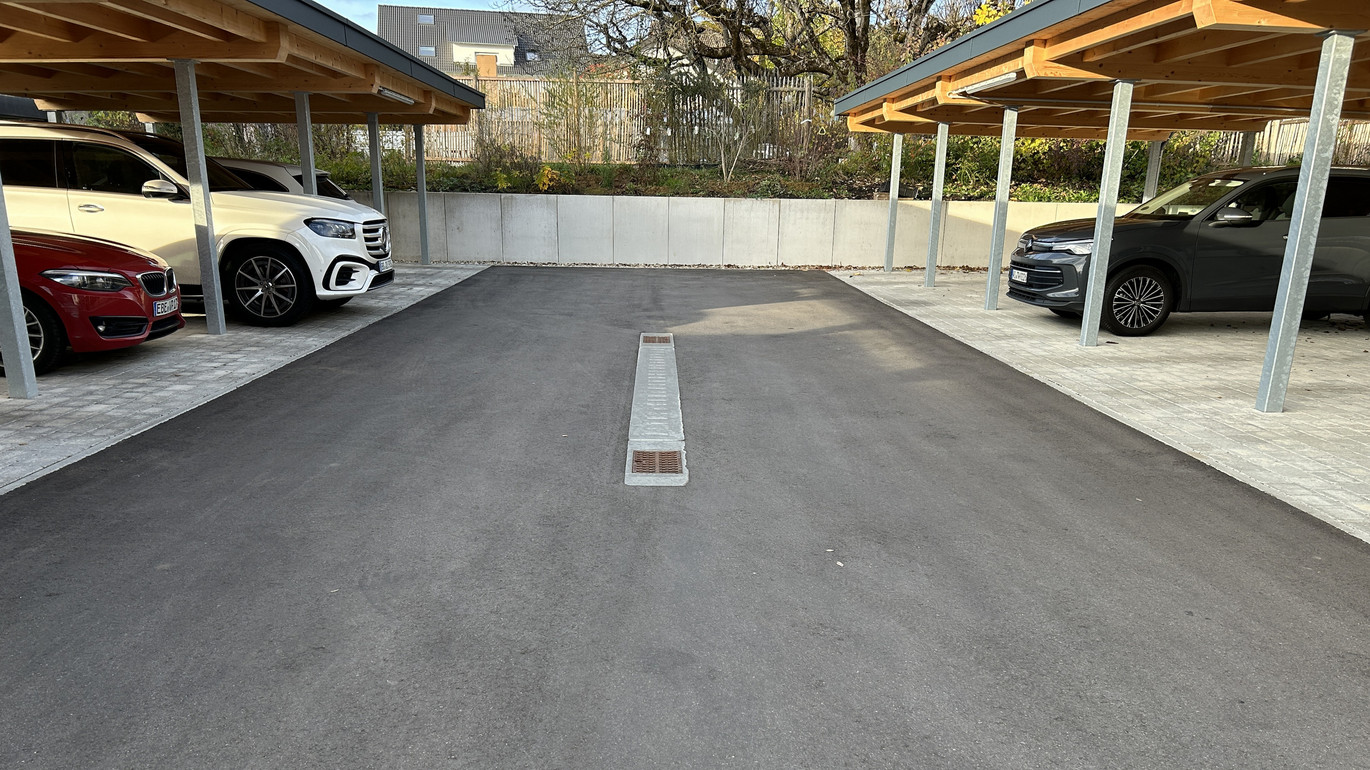 Entwaesserungsrinne-area-drain-einsatzbereich-fußgaengerweg-ACO-pfuhler